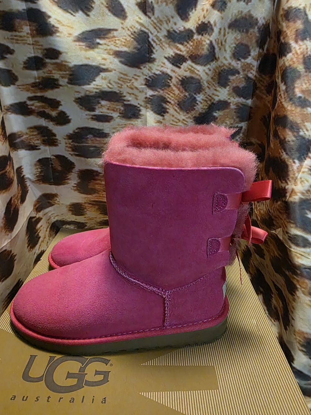 UGG BAILEY BOW Boots in Bright Pink - Big Kid's 4 / Women's 6
